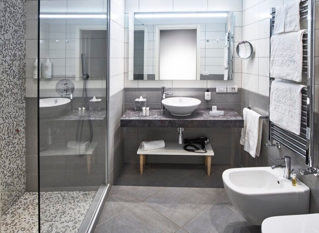 Du Lac Hotel Junior senza vista lago bathroom 1