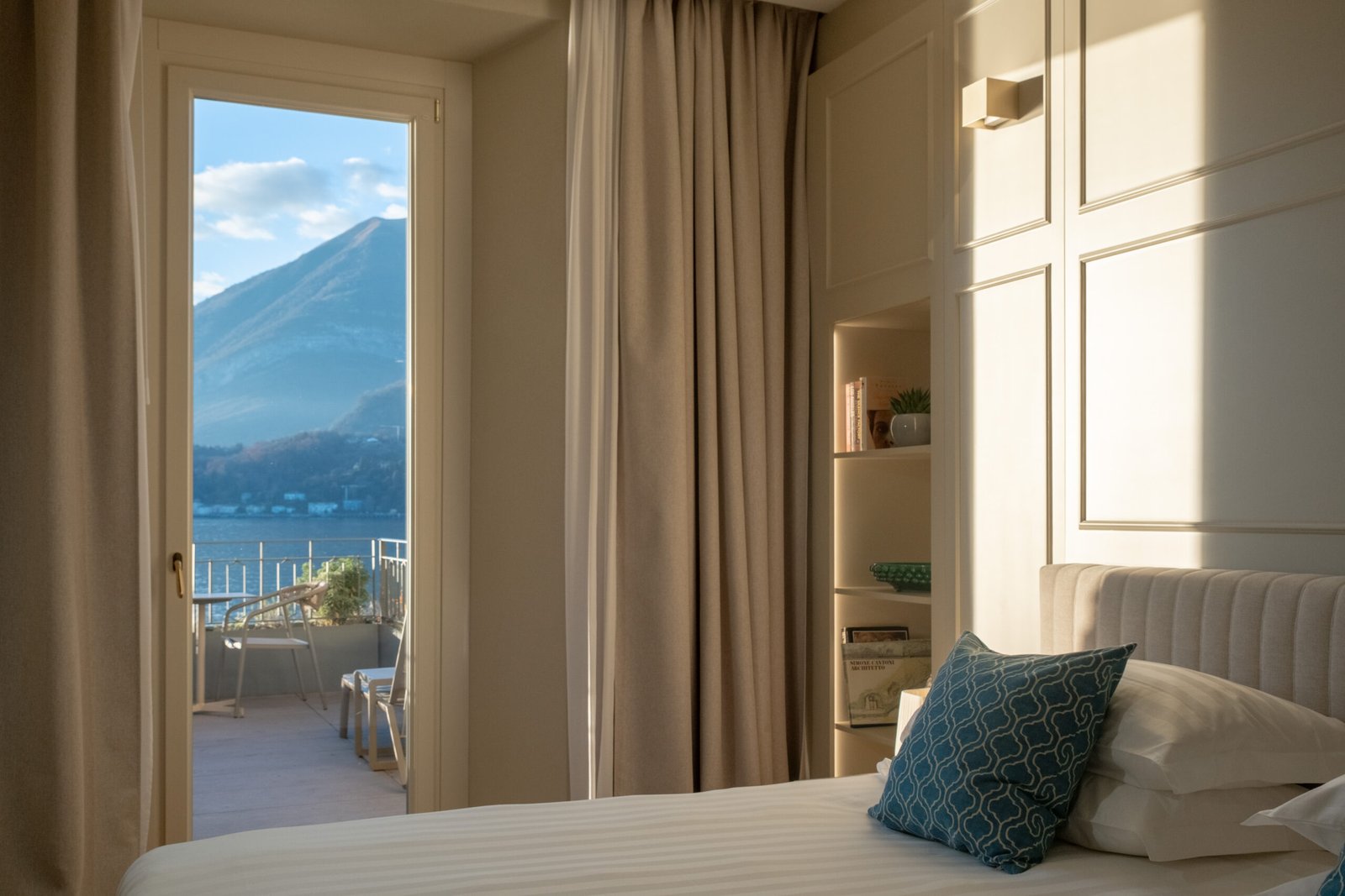 Vista dettaglio terrazzo con vista sul lago della camera Suite Superior Hotel Du Lac & SPA Bellagio, Lago di Como