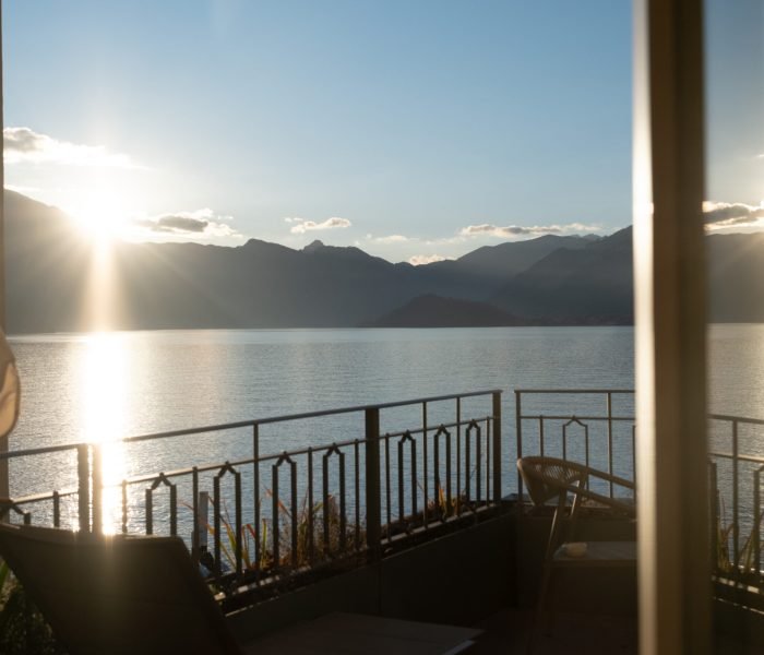 Vista dettaglio finestra sul terrazzo con vista sul lago Suite Superior Hotel Du Lac & SPA Bellagio, Lago di Como